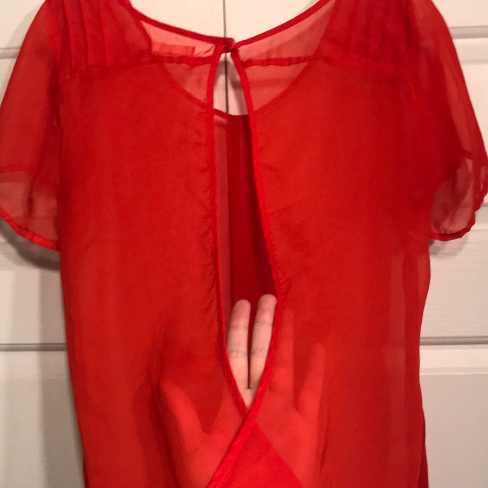 Red Flowy Open Back Blouse - Picture 5 of 6